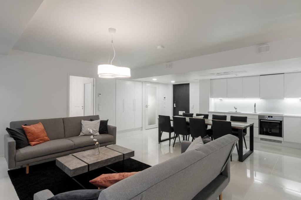 Sleek And Spacious 3 Bedroom Apartment In City Centre Helsinki Exterior foto
