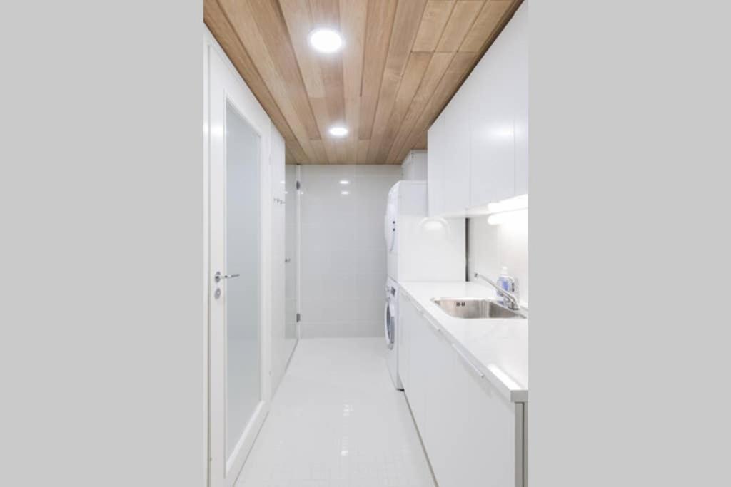 Sleek And Spacious 3 Bedroom Apartment In City Centre Helsinki Exterior foto