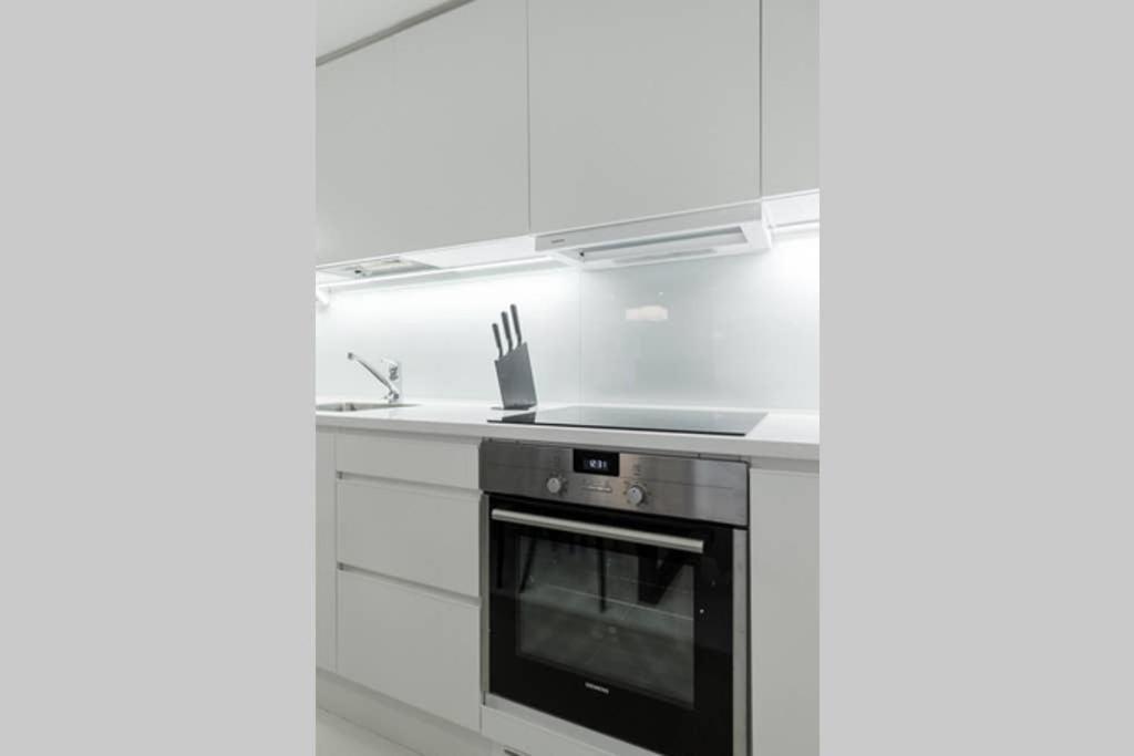 Sleek And Spacious 3 Bedroom Apartment In City Centre Helsinki Exterior foto